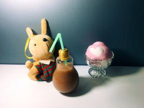 吃面包的时候可以涂抹一些很美味，果酱做法可以换成其他水果也是一样的哟。来个摆拍。