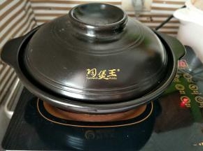 盖上盖子，中小火焖10分钟