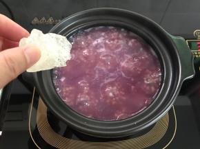 20分钟后加入适量冰糖。