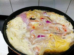 煮开后加入活虾
