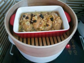 蒸好的鸡翅汤汁多