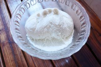 发酵之两倍大，手指戳一个洞不回缩，内部组织呈蜂窝状即可