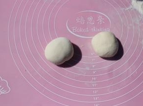 面团分成均等的小面团