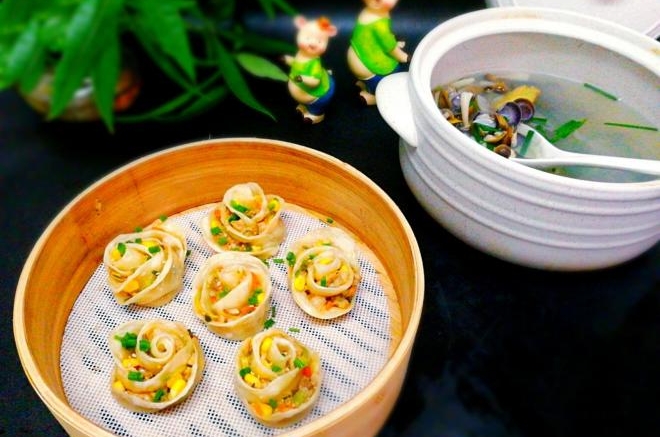 一锅出--玫瑰花蒸饺+蟹味菇蚬子汤