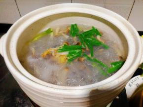 15分钟后加入鸡精葱段