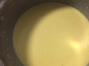 拌好的蛋黄糊细腻无颗粒