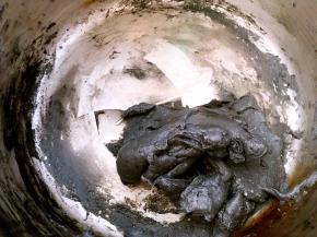 之后小火加热，边加热边搅拌，至锅底出现一层薄膜即可