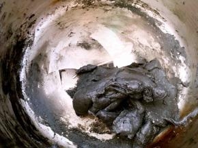 之后小火加热，边加热边搅拌，至锅底出现一层薄膜即可