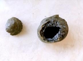 用刀将泡芙切掉一小部分