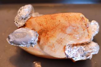 锡纸包住鸡翅膀、鸡脚