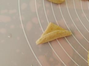 把三角形下面折条边上来