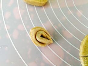 这样就做好一个花瓣