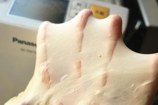 再揉一个面团程序，可以拉出薄薄的手套膜。