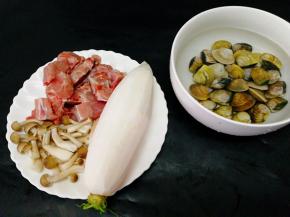 食材洗净，香菇忘拍了