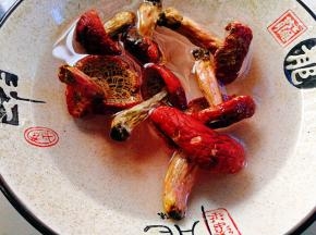 红菇浸泡