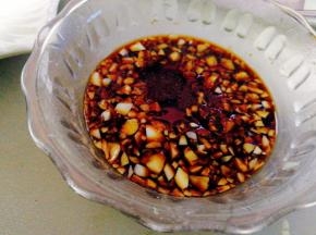 加了，料酒，白糖，蚝油，胡椒粉，生抽，适量清水，调制而成