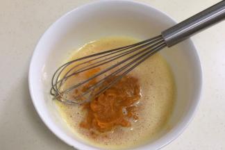 加入过筛后的南瓜泥。