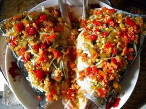 淋上青红剁椒。