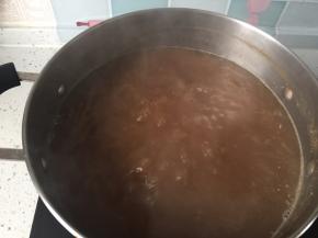 这个熬煮的过程也很漫长，要有耐心