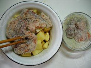 码放在土豆上。