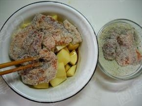 码放在土豆上。