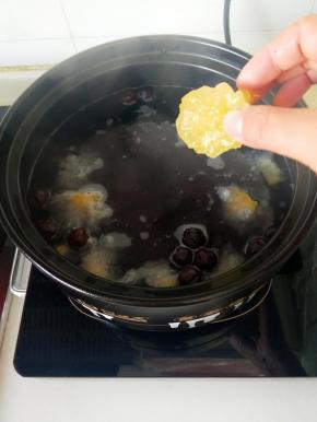 加入黄冰糖一两块