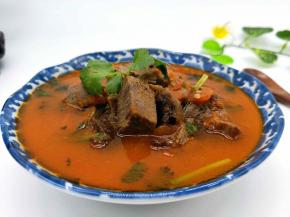 近看，鲜美。