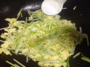 加少许盐调味即可出锅