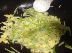 加少许盐调味即可出锅