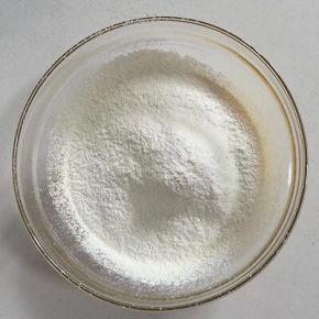  160克低粉筛入蛋黄糊中！