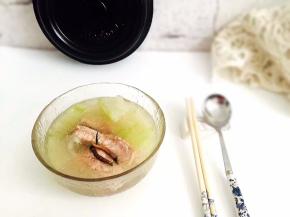 营养丰富的虫草冬瓜排骨汤。