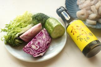 准备好蔬菜，自己喜欢吃的就好，沙拉就是随意搭配。