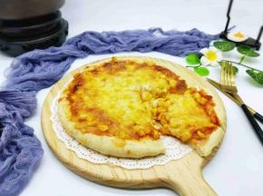 戴上隔热手套取出，脱模，切开，美味。