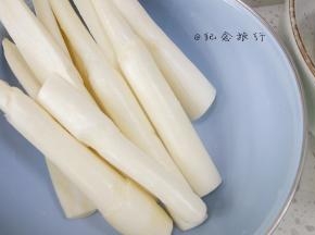 茭白洗净备用