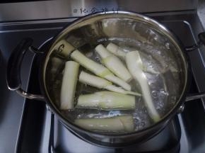 放在开水里煮10分钟左右