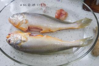 将鱼腌渍15分钟