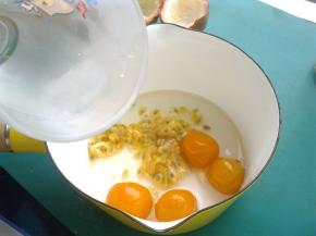 加入冷却的纯净水。