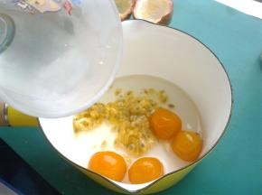 加入冷却的纯净水。