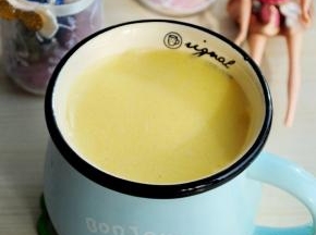 趁热喝时可以缓慢流动，变凉后会凝固些。