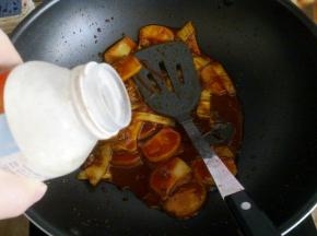 关火加入味精。