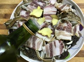 最后再淋上少许油。
