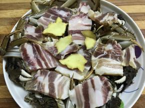 再放上几片老姜。