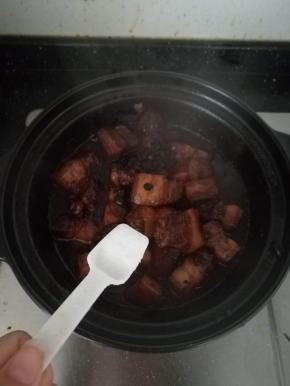 关火加入食盐调味。用余温焖一至两分钟。就可以。