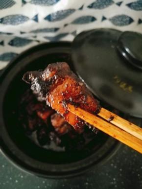 五花肉，肥瘦相间。肥肉不腻，瘦肉不柴。