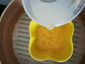 加入适量的温开水。