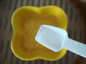 加入食盐调味。