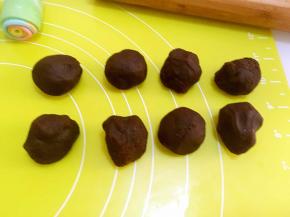 将豆沙馅分成8等份