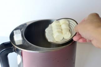 加入切小块的山药和冰糖