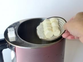 加入切小块的山药和冰糖