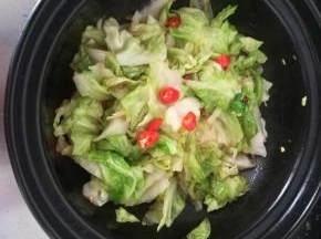 撒上一点小米辣。关火，用余温焖一会就好。